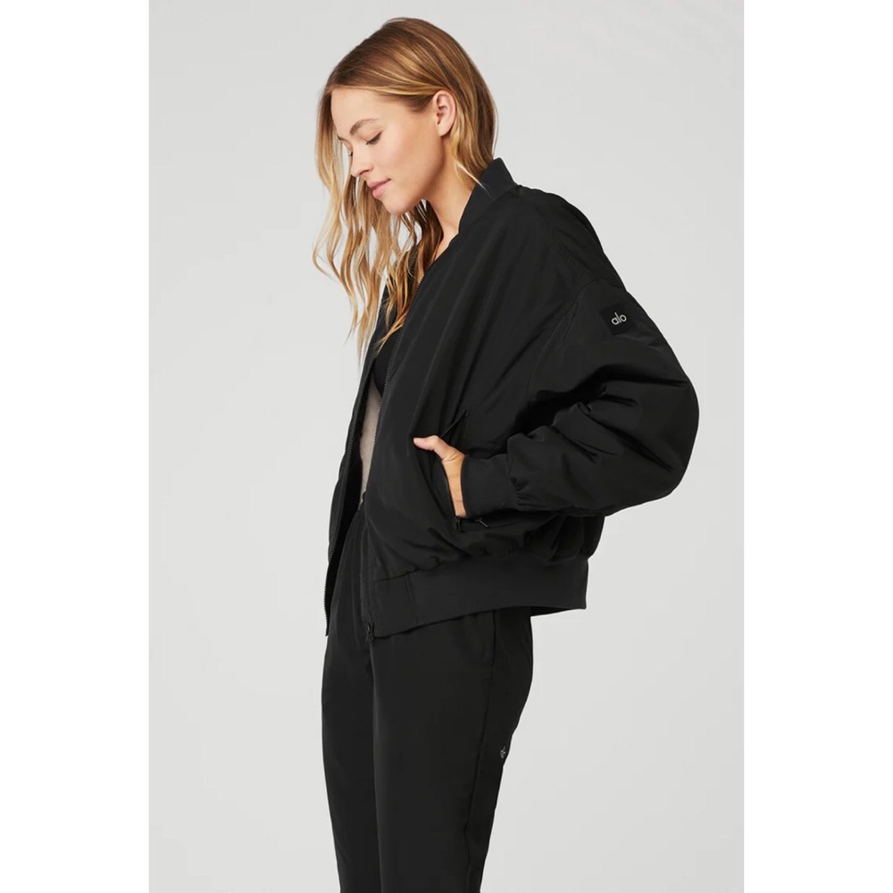 Alo Yoga Faux Fur Urbanite Bomber Jacket in Black/Ivory XS - Picture 15 of 16